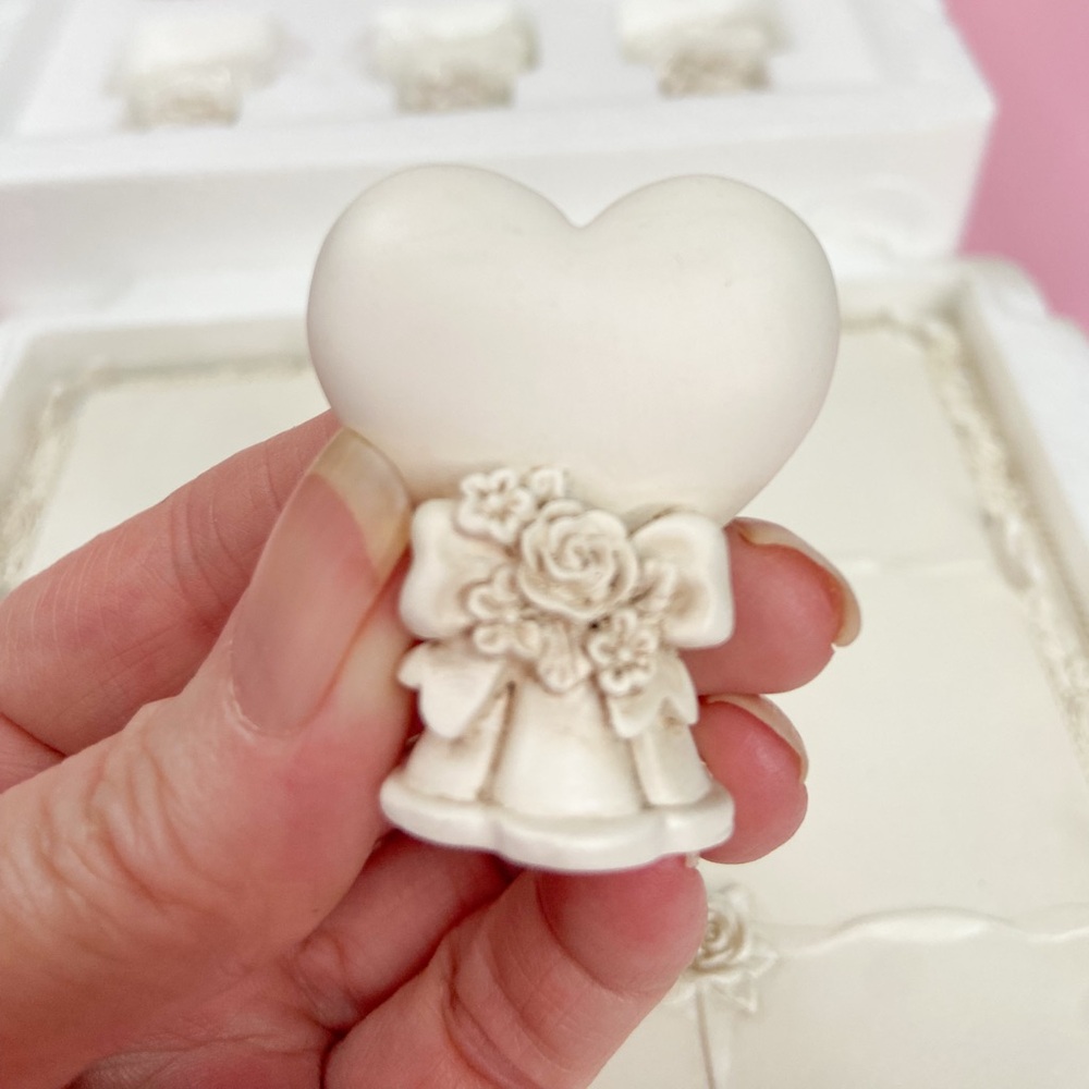 AVON Tic Tac Toe Collectable game board with Cherubs and hearts NWOT